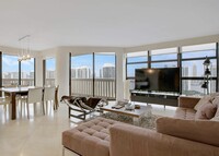 1000 W Island Blvd, Unit 2409 in Aventura, FL - Foto de edificio - Building Photo