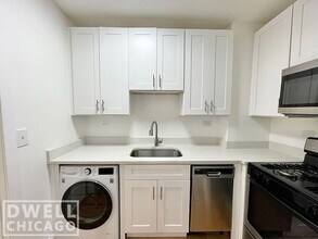 1851 W Dickens Ave, Unit 1F in Chicago, IL - Building Photo - Building Photo
