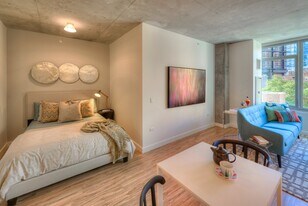 169 N Desplaines St in Chicago, IL - Building Photo