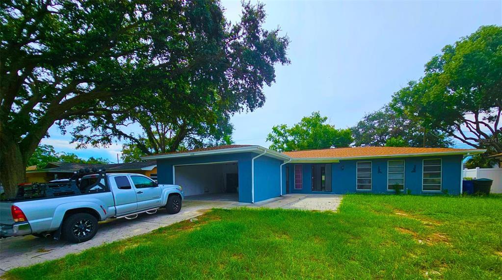 668 Patricia Ave in Dunedin, FL - Building Photo