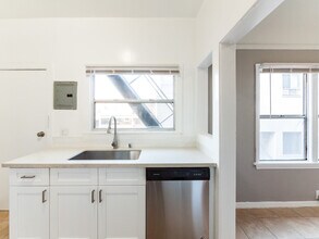 209 N Berendo St in Los Angeles, CA - Building Photo - Building Photo