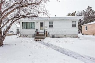 614 16th St N in Moorhead, MN - Building Photo