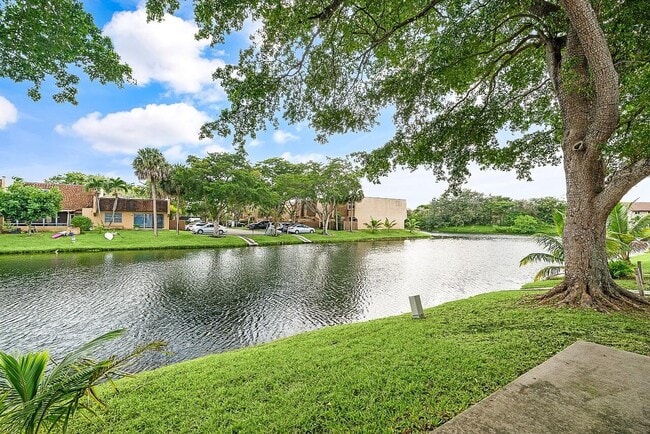 3532 NW 95th Ter in Sunrise, FL - Building Photo - Building Photo