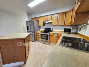 7428 Meadow St in Anchorage, AK - Building Photo - Building Photo