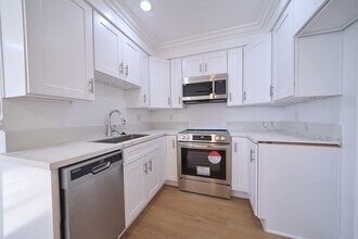 11510 Cumpston St in North Hollywood, CA - Foto de edificio - Building Photo