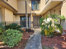 7782 Las Palmas Way in Jacksonville, FL - Building Photo