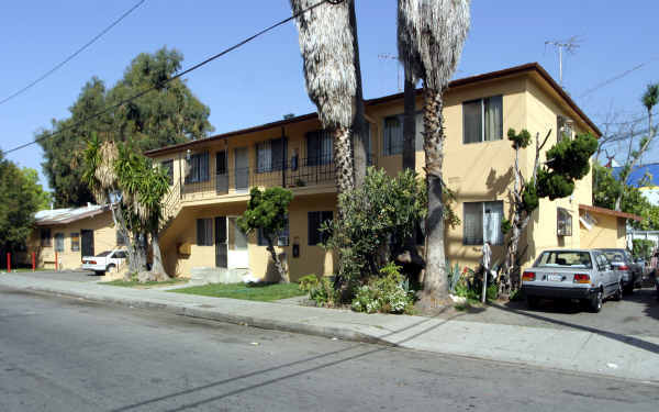 1064 N Oxford Ave in Los Angeles, CA - Building Photo - Building Photo