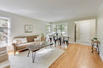 6053 N Keeler Ave in Chicago, IL - Building Photo - Building Photo