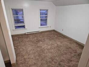 1034 E 25th St, Unit Upstairs in Erie, PA - Building Photo - Building Photo