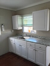 1208 N 17th St in Fort Pierce, FL - Foto de edificio - Building Photo