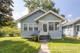 1925 Fairfax Rd in Toledo, OH - Building Photo