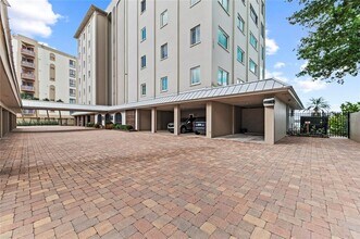 350 Golden Gate Point in Sarasota, FL - Building Photo - Building Photo