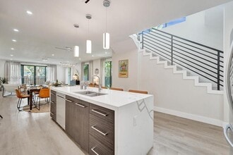 1101 NE 16th Ter in Fort Lauderdale, FL - Foto de edificio - Building Photo