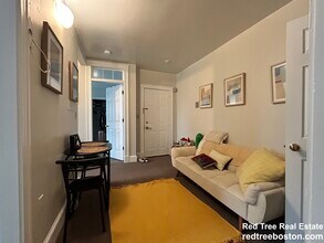 822 Beacon St, Unit 3B in Boston, MA - Building Photo - Building Photo