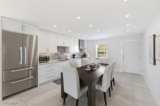 4200 Belair Ln in Naples, FL - Foto de edificio - Building Photo