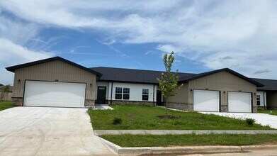 The Lodges at Logan Estates in Rogersville, MO - Building Photo - Building Photo
