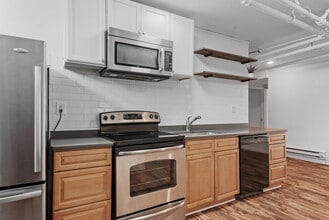 2449 Pillsbury Ave S, Unit 1 in Minneapolis, MN - Foto de edificio - Building Photo