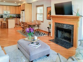 1321 W Belmont Ave, Unit 2 in Chicago, IL - Building Photo - Building Photo