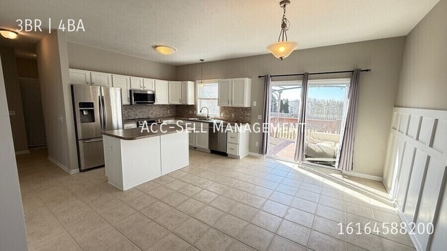 2125 Orchard Ridge Dr NW in Grand Rapids, MI - Building Photo - Building Photo