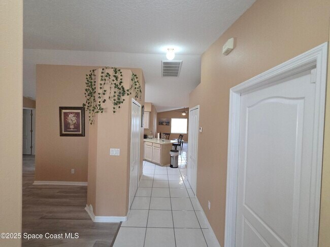 1080 Jupiter Blvd NW in Palm Bay, FL - Building Photo - Building Photo