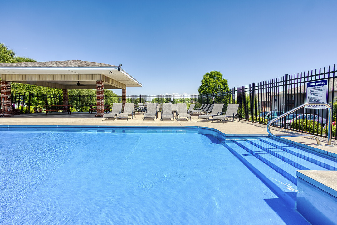 South Valley Apartments in Springfield, MO - Building Photo