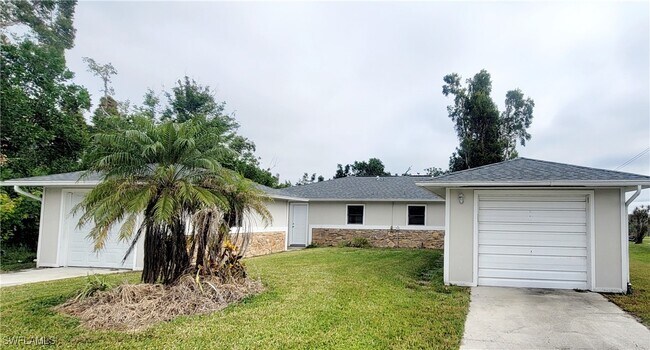 7508 Pebble Beach Rd in Ft. Myers, FL - Building Photo - Building Photo