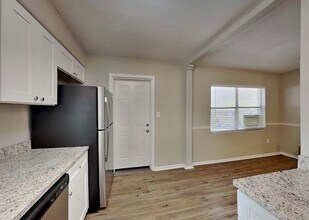 1704 Newton St in Orlando, FL - Foto de edificio - Building Photo