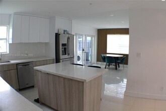 2050 N 57th Ter in Hollywood, FL - Building Photo - Building Photo