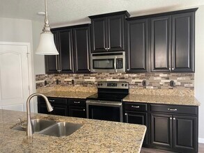 1122 Ballard Green Pl in Brandon, FL - Building Photo - Building Photo