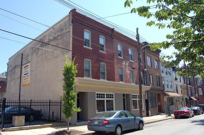 211-213 W 7th St in Wilmington, DE - Foto de edificio - Building Photo