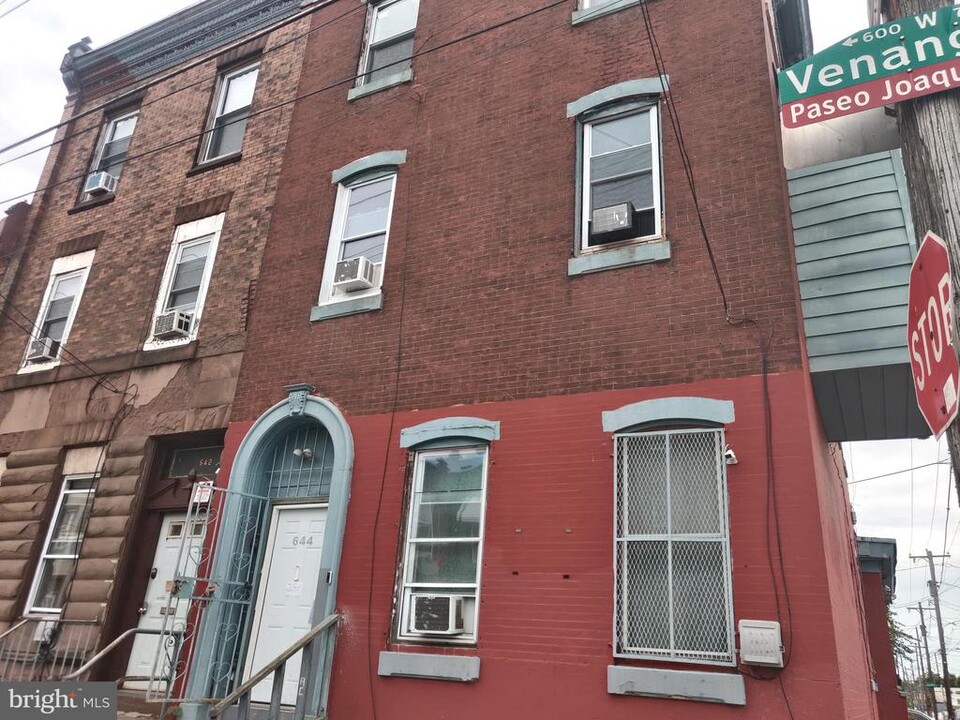 644 W Venango St in Philadelphia, PA - Building Photo