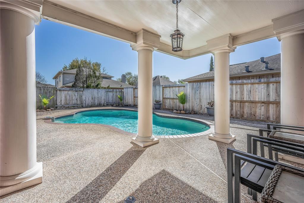 10016 Dawn Brook Dr in Pearland, TX - Building Photo