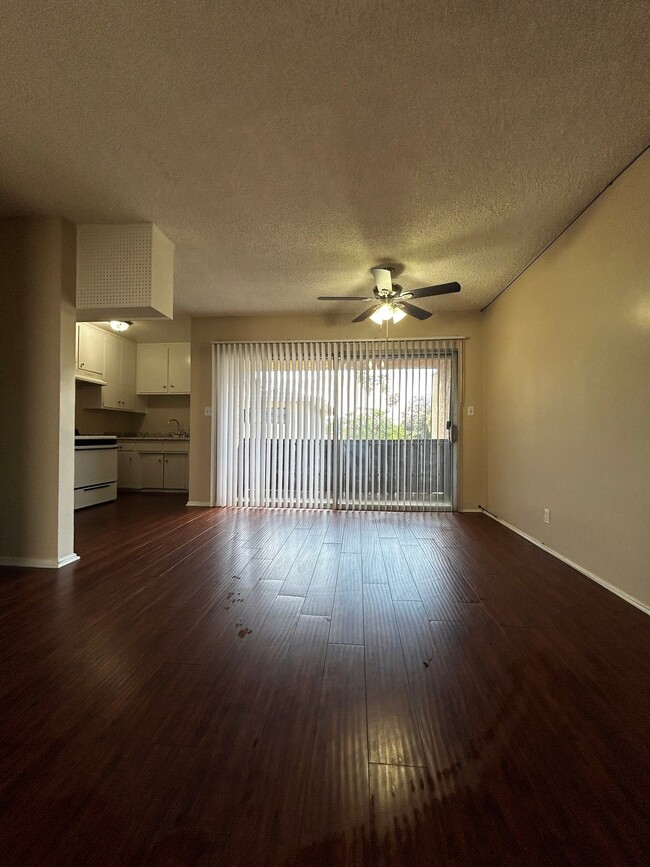 882 N Los Robles Ave, Unit 5 in Pasadena, CA - Building Photo - Building Photo