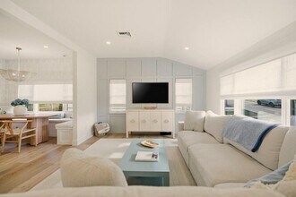 8 Kerins Terrace in Newport, RI - Building Photo - Building Photo