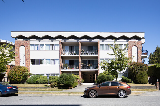 Kerrisdale Town House in Vancouver, BC - Building Photo - Building Photo