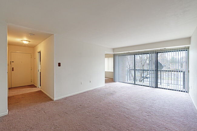 9728 Kingsbridge Dr in Fairfax, VA - Building Photo - Building Photo