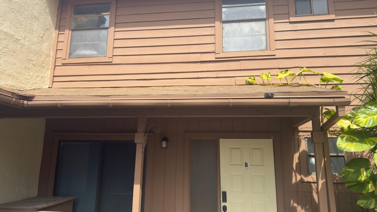 6180 Pine Tree Ln in Tamarac, FL - Building Photo