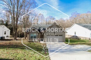 4819 McCloud Rd in Knoxville, TN - Building Photo