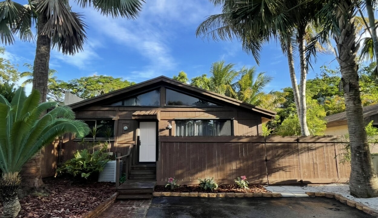 11328 SW 114th Ln Cir in Miami, FL - Building Photo