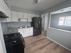 4655 E 175th St in Cleveland, OH - Building Photo - Building Photo