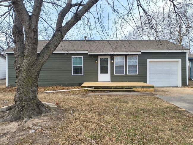 property at 3437 S Glenn Ave