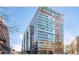 1 Charles St S, Unit 16g in Boston, MA - Building Photo