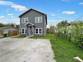 906 Boyd Ct in Pasadena, TX - Building Photo