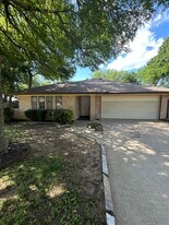 1007 Almond Ct in Mansfield, TX - Building Photo