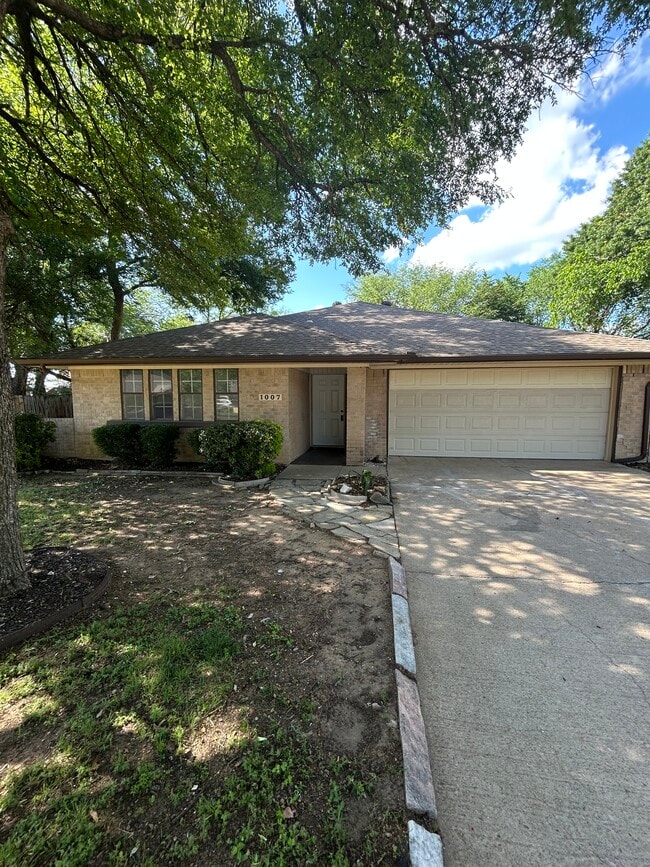 1007 Almond Ct