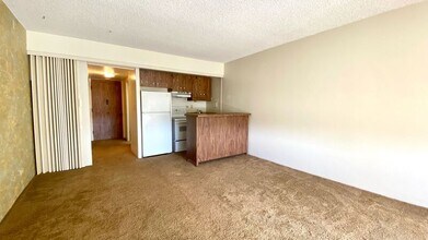 1717 Mott Smith Dr in Honolulu, HI - Building Photo - Building Photo