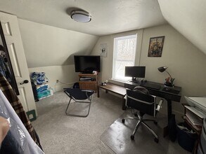 107 S Harrison Rd in Pleasant Gap, PA - Foto de edificio - Building Photo