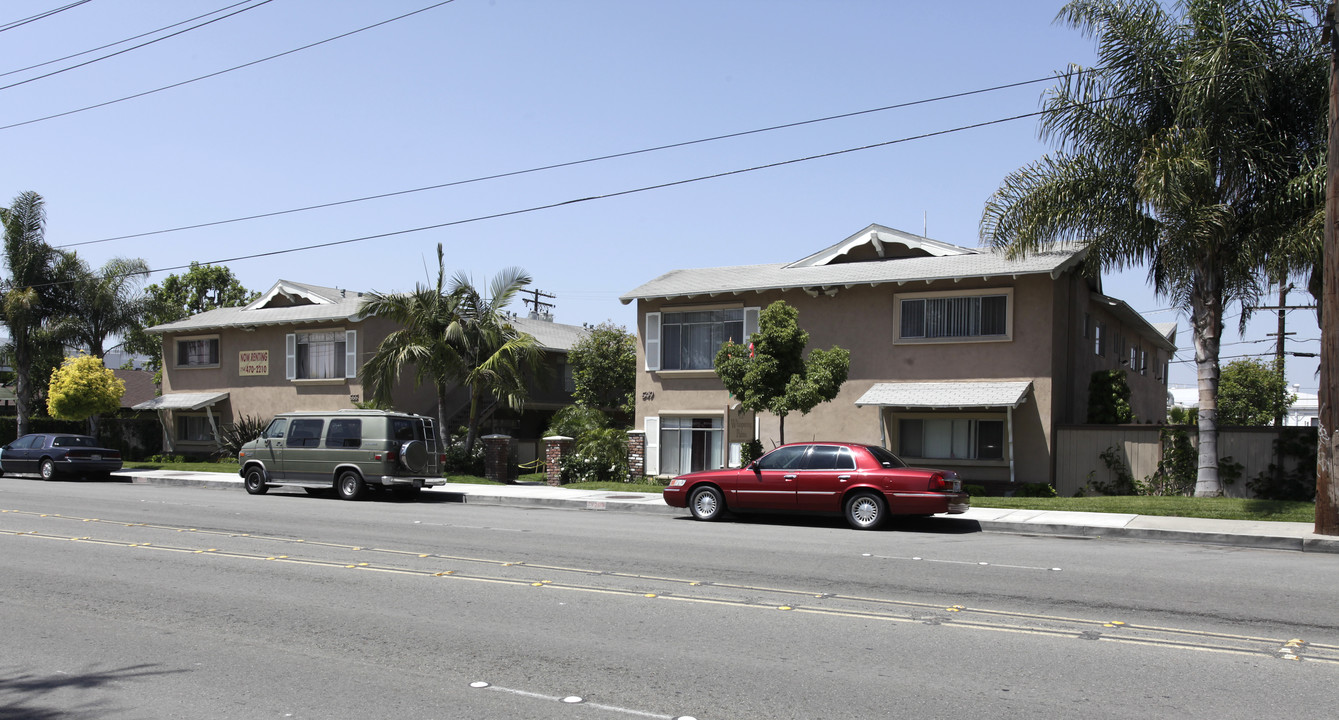 Whispering Palms in Anaheim, CA - Building Photo