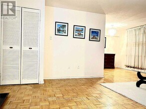 2721 Victoria Park Ave in Toronto, ON - Building Photo - Building Photo