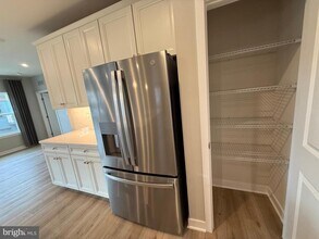 4395 Peach Lily Ln-Unit -303 in Chantilly, VA - Building Photo - Building Photo